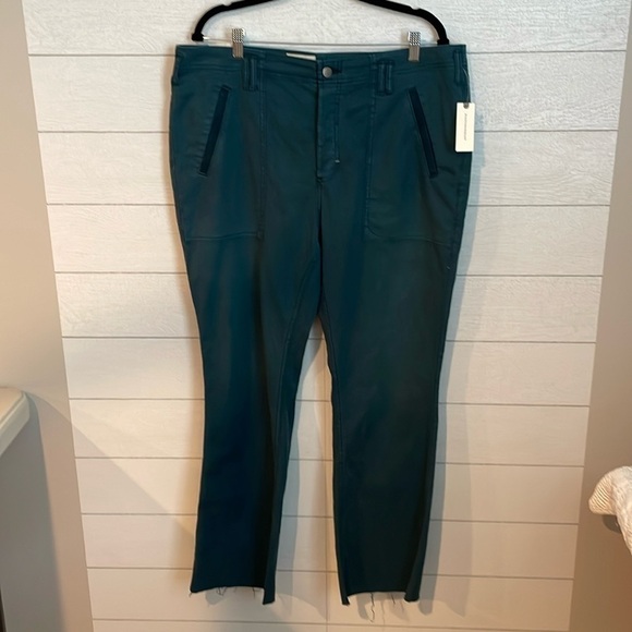 Pilcro Women's the Yaya Mid rise crop flare distressed hem turquoise sz 33T NWT - Picture 3 of 16